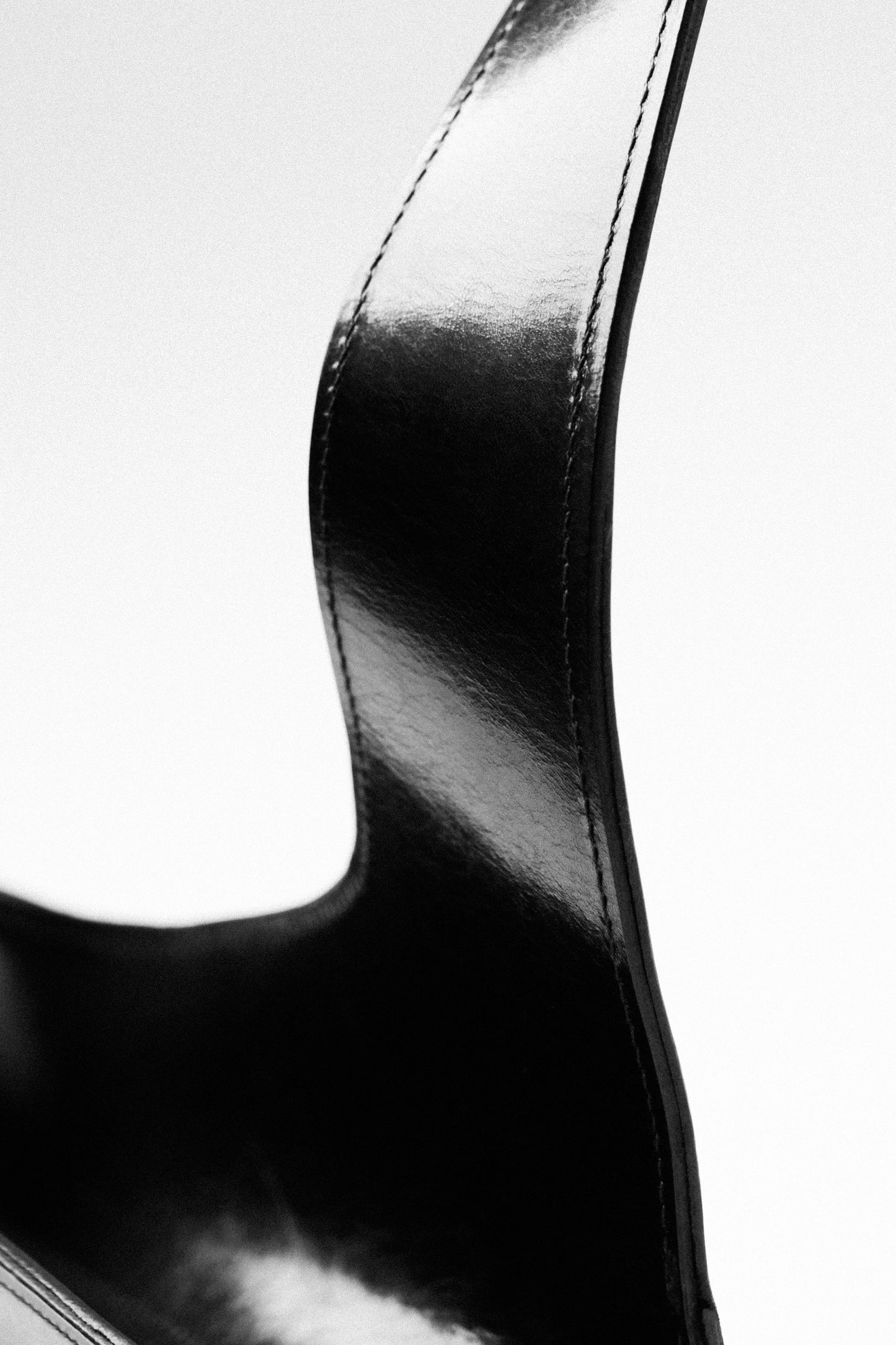 LE SAC SUSPENDU HANDBAG - NOIR