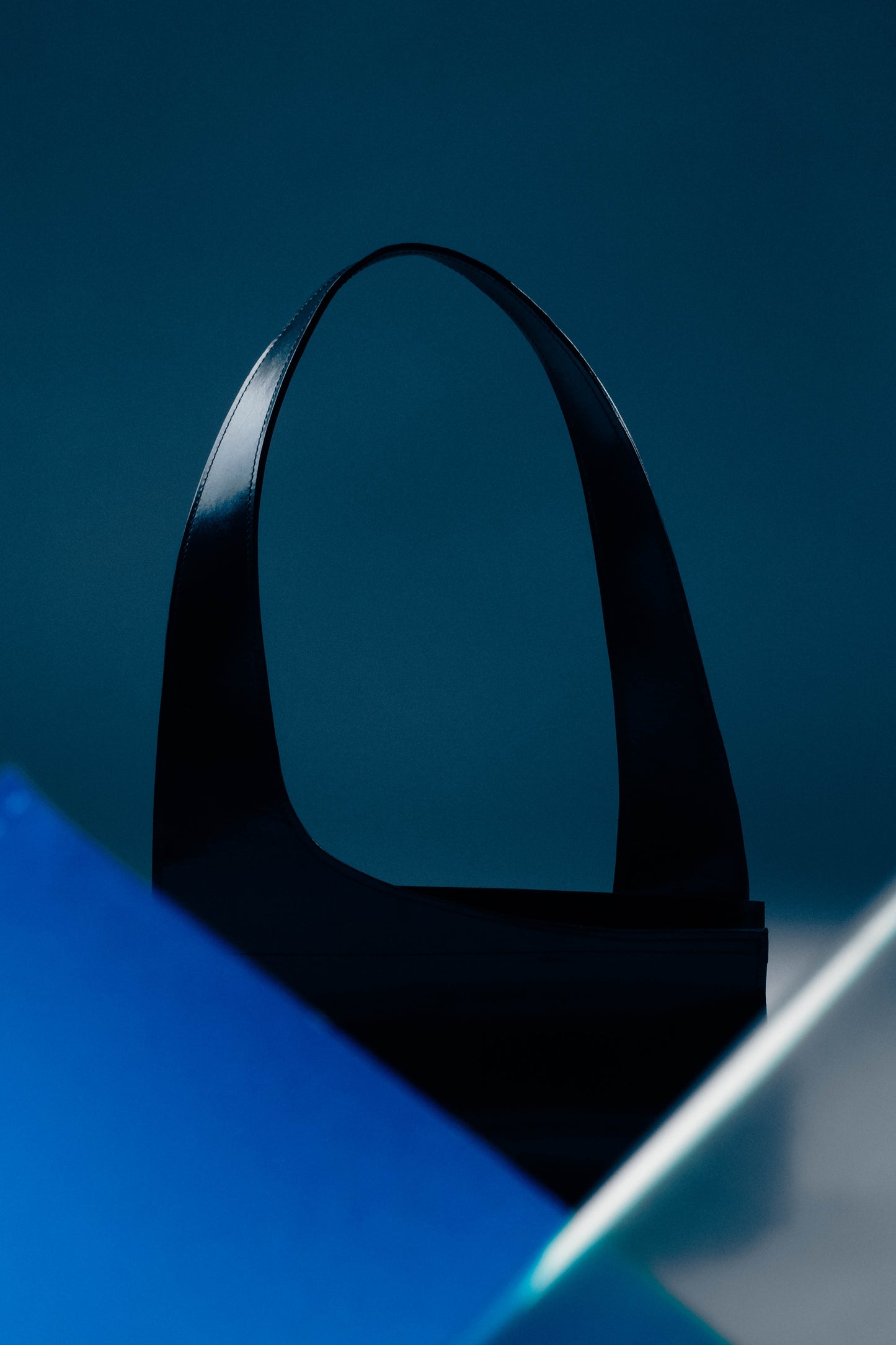 LE SAC SUSPENDU HANDBAG - NOIR