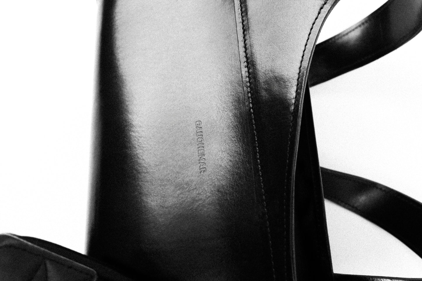 LE SAC SUSPENDU - SCHWARZ